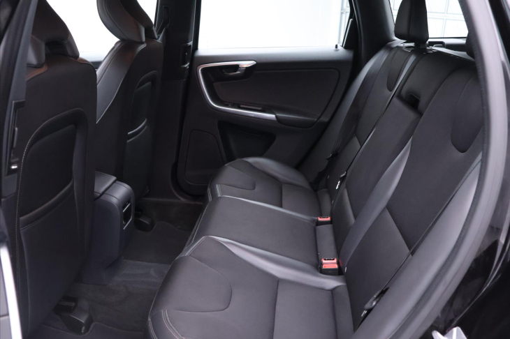 Volvo XC60 2,4 D5 162kW Aut. AWD Momentum