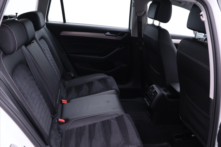 Volkswagen Passat 2,0 TDI 140kW R-Line DSG