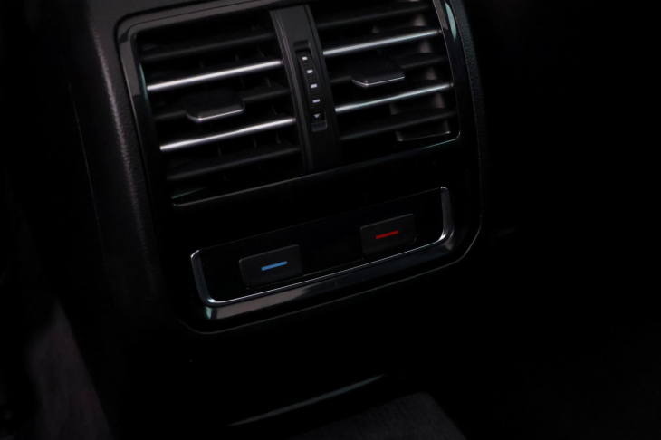 Volkswagen Passat 1,6 TDI Highline Tažné Panorama