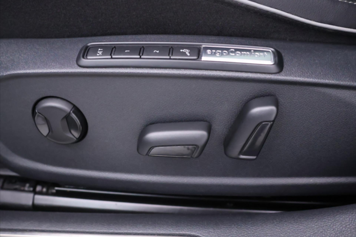 Volkswagen Arteon Shooting Brake 2,0 TSI 140kW DSG R-line HUD