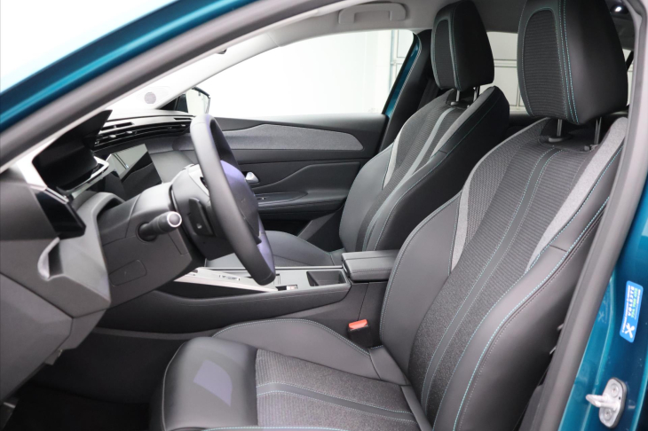 Peugeot 308 1,2 HYBRID ALLURE CZ Aut.klima