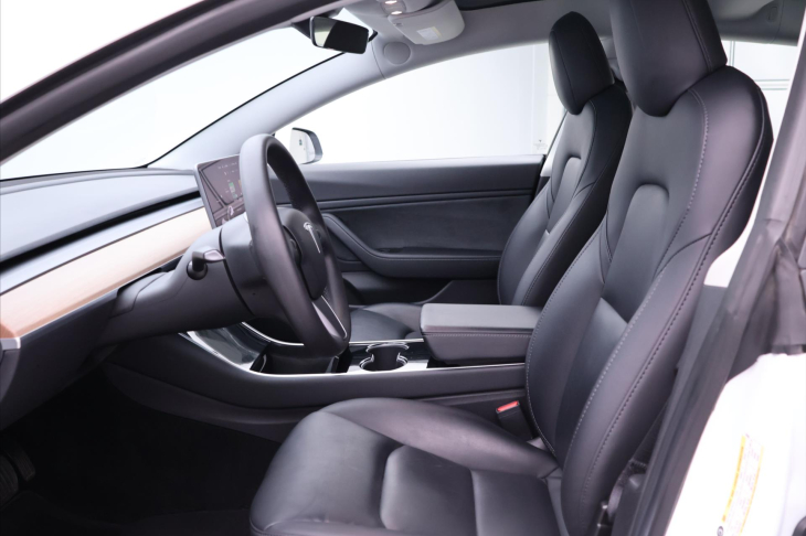 Tesla Model 3 Long Range AWD tažné DPH