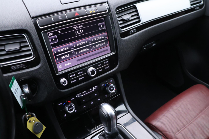 Volkswagen Touareg 3,0 TDI 193kW CZ Masaj DPH