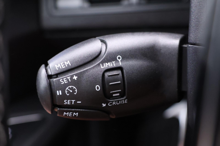 Peugeot 5008 1,2 PT 96kW CZ Allure 7-Míst