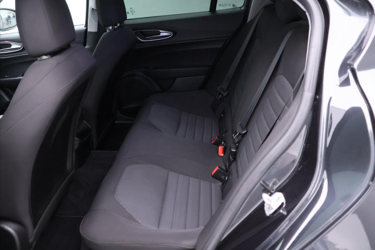 Alfa Romeo Giulia 2,1 JTD 110kW Aut. Navi Xenon