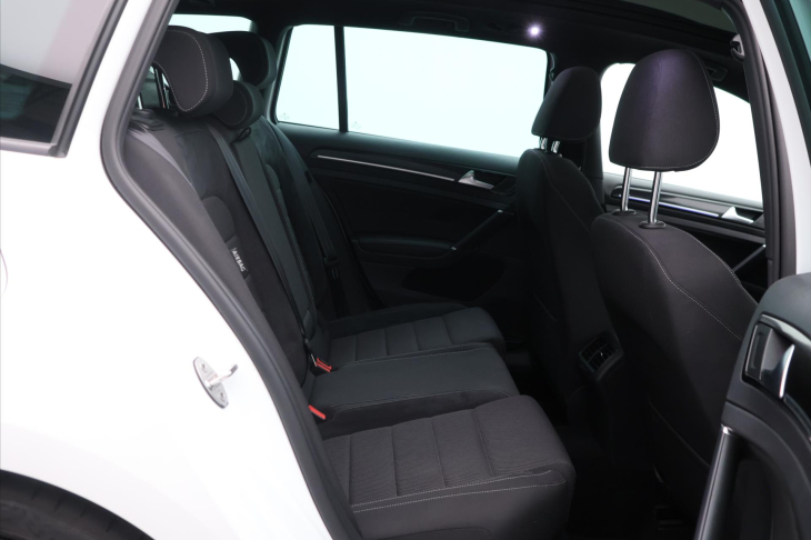 Volkswagen Golf 2,0 TSI 221kW R 4x4 DynAudio