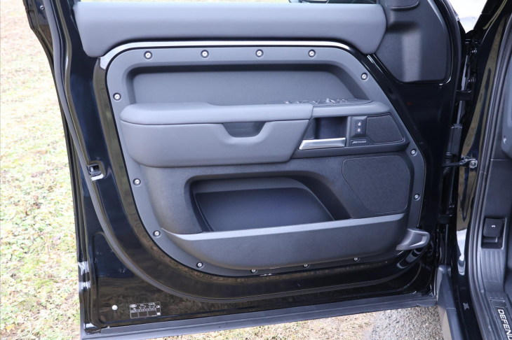 Land Rover Defender 5,0 110 P425 X-DYNAMIC CZ DPH