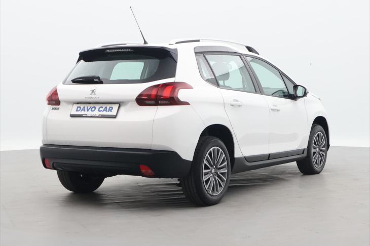 Peugeot 2008 1,2 PureTech 61kW Allure CZ