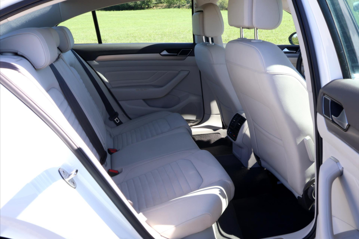 Volkswagen Passat 2.0 TDI 147kW DSG CZ Elegance