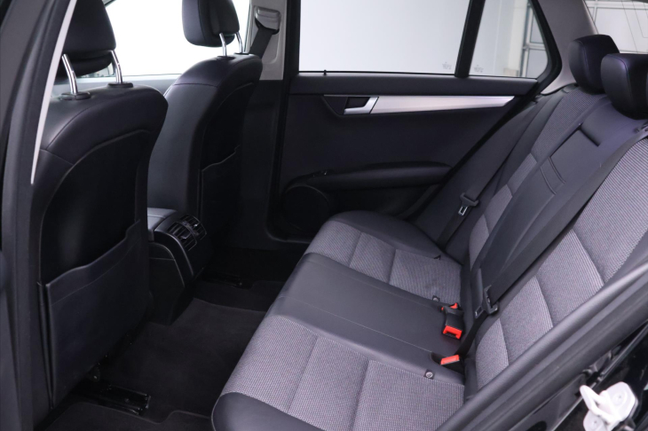 Mercedes-Benz Třídy C 2,1 220CDI 125kW Aut.klima Xenon