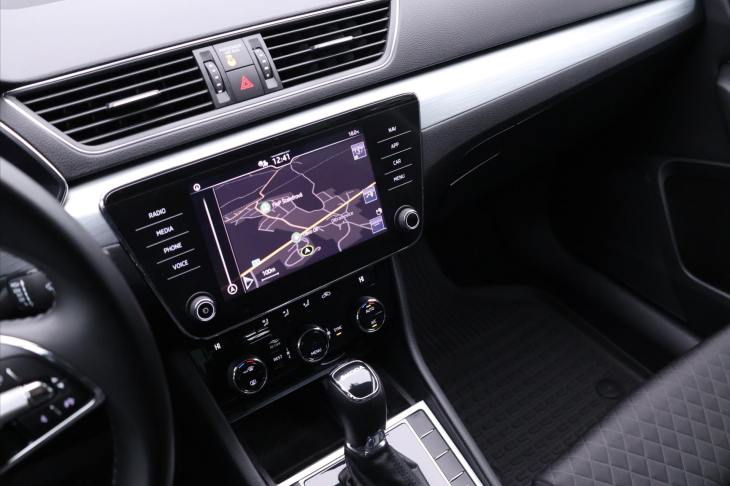 Škoda Superb 2,0 TDI  110kW DSG Tažné DPH