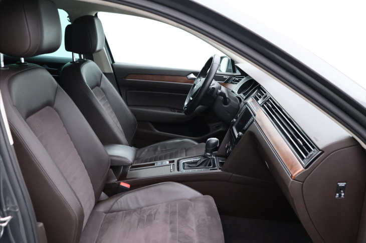 Volkswagen Passat 2.0 TDI 4MOT DSG Highline DPH