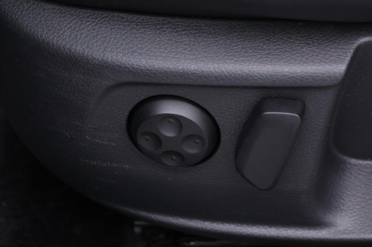 Volkswagen Passat 2,0 TDi 103kW Highline Kůže