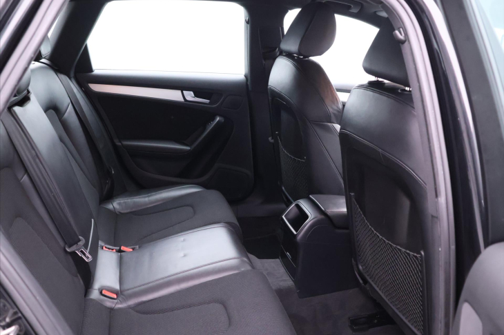 Audi A4 2,0 TDI 125kW S-Line Aut.klima