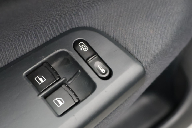 Škoda Octavia 1,6 MPI 75kW Tour Klima 2.Maj