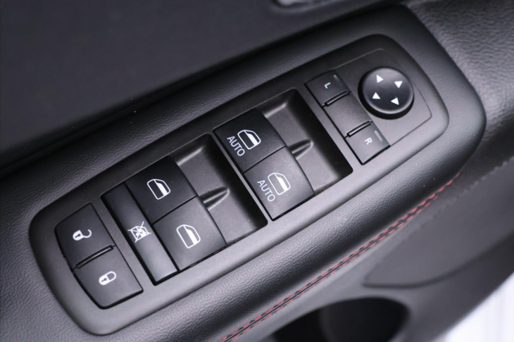 Dodge Durango 5,7 V8 HEMI R/T 4x4 7-Míst DPH