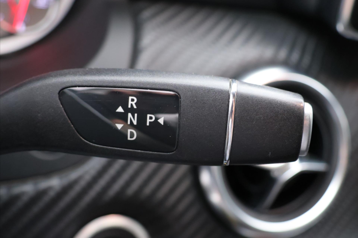 Mercedes-Benz Třídy A 1,6 200i Aut. AMG Prestige