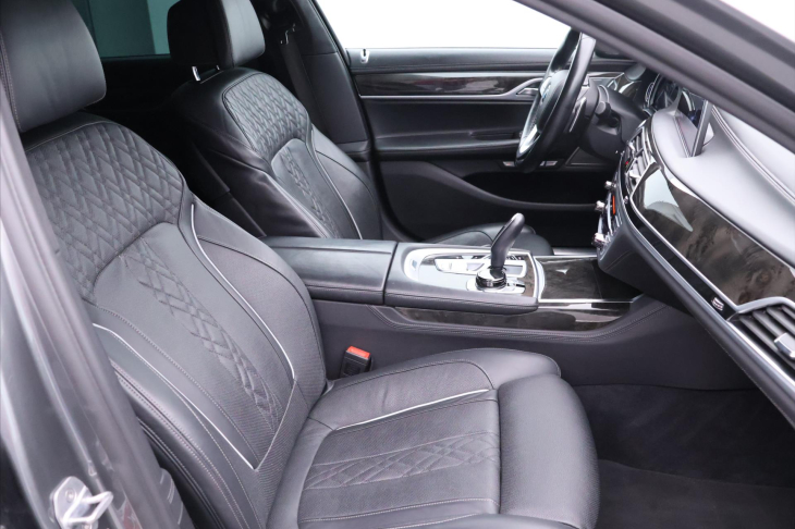 BMW Řada 7 4,4 750i 330kW xDrive DPH