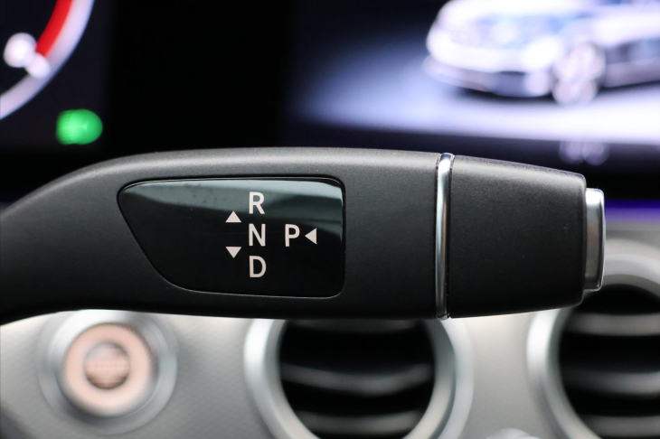 Mercedes-Benz Třídy E 2,0 220d 143kW Aut. CZ