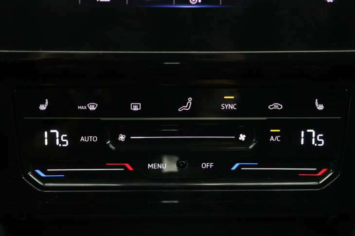 Volkswagen Passat 2,0 TDI 110 kW Elegance DSG DPH CZ