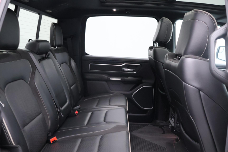 Dodge RAM 5,7 1500 295kW Laramie 4x4