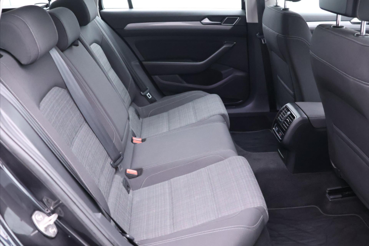 Volkswagen Passat 2,0 TDI 140KW DSG Bussiness