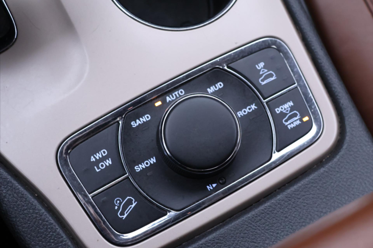 Jeep Grand Cherokee 3,0 CRDI 184kW CZ Summit DPH