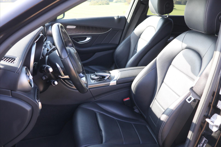 Mercedes-Benz Třídy C 2,0 200 T AMG LED Navi Kůže