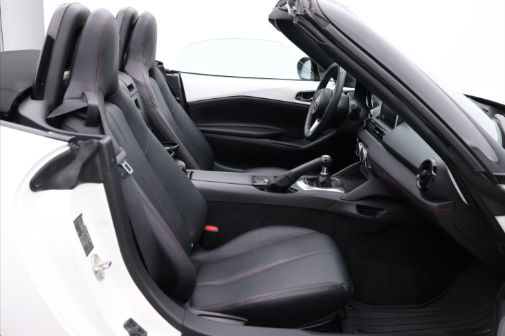 Mazda MX-5 2,0 Skyactiv-G160 118kW Revolution
