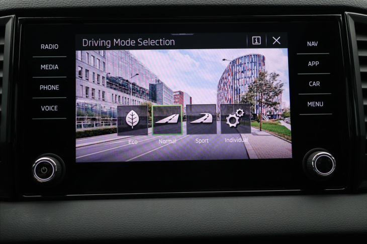 Škoda Karoq 1,5 TSI DSG Sportline 1Maj DPH