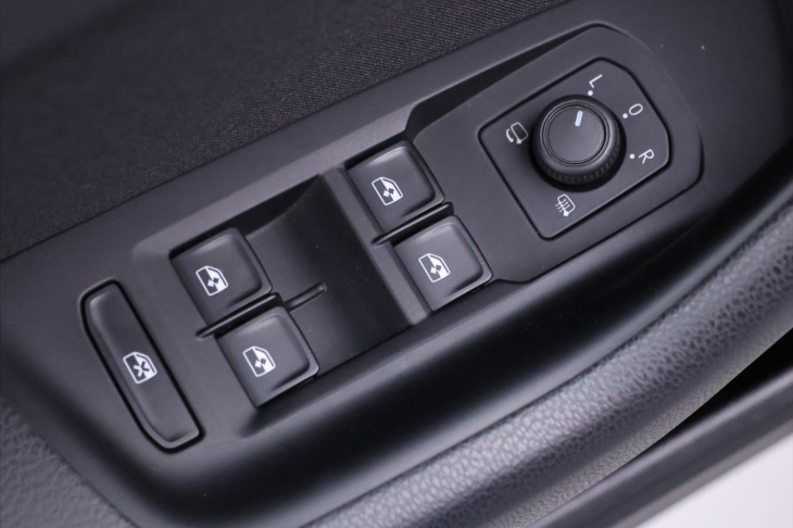 Volkswagen Passat 2,0 TDI DSG IQ Light 1.Maj DPH