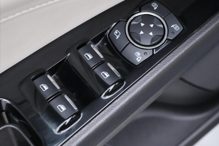 Ford Mondeo 2,0 Hybrid iCVT 103kW Vignale