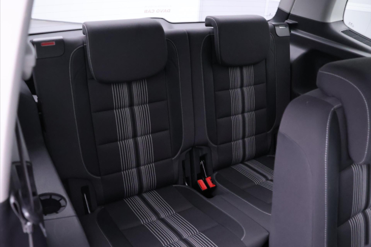 Volkswagen Touran 1,2 TSI Match 7-Míst Serv.kniha