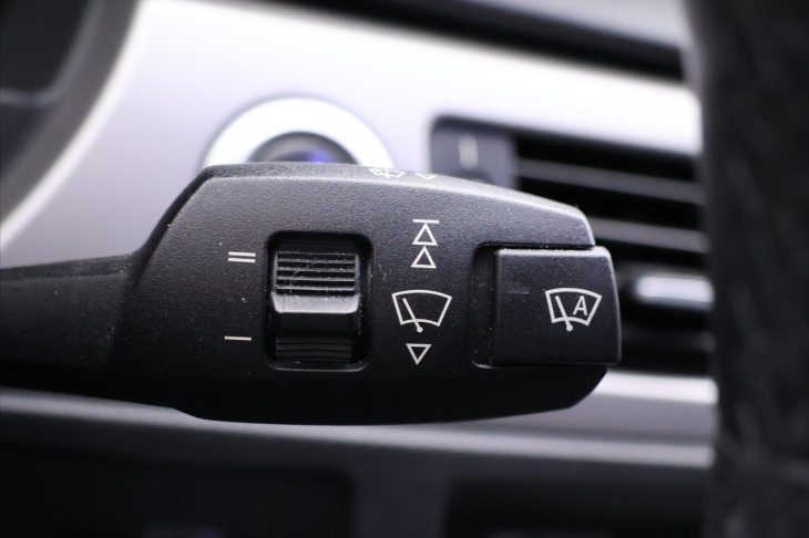 BMW Řada 3 2.0 320i 110kW Aut. Xenon