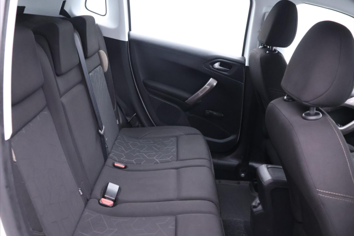 Peugeot 2008 1,2 PT 81kW Aut.klima CZ