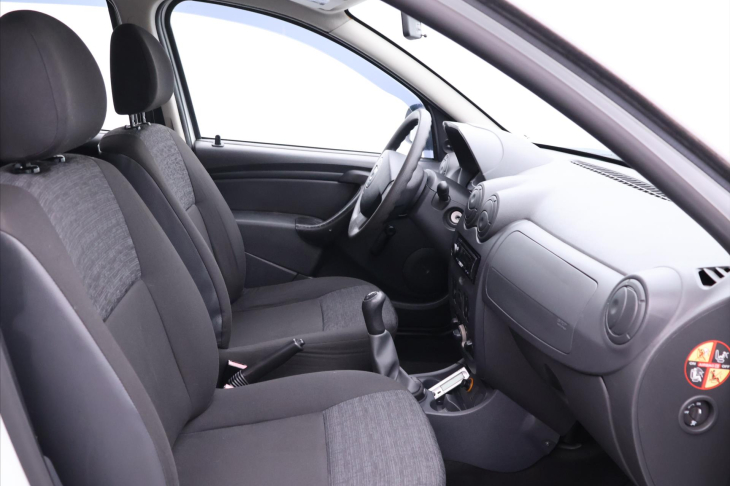 Dacia Duster 1,6 16V 77kW Serv.kn. Tažné