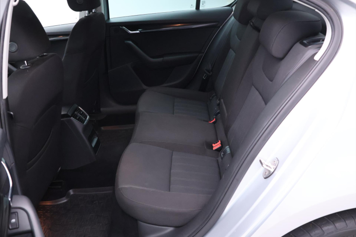 Škoda Octavia 1,6 TDI 85kW DSG CZ Style DPH