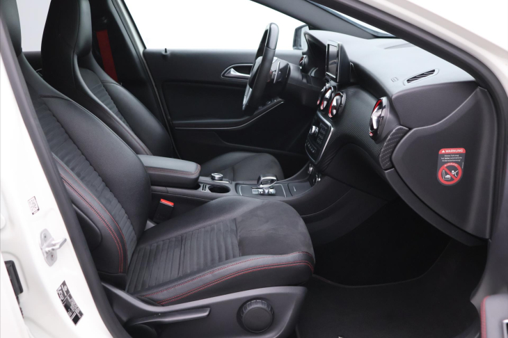 Mercedes-Benz Třídy A 2,0 45 265 kW 4Matic AMG Klima