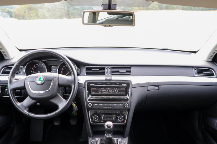 Škoda Superb 2,0 TDI Exclusive Xenon 1.Maj.