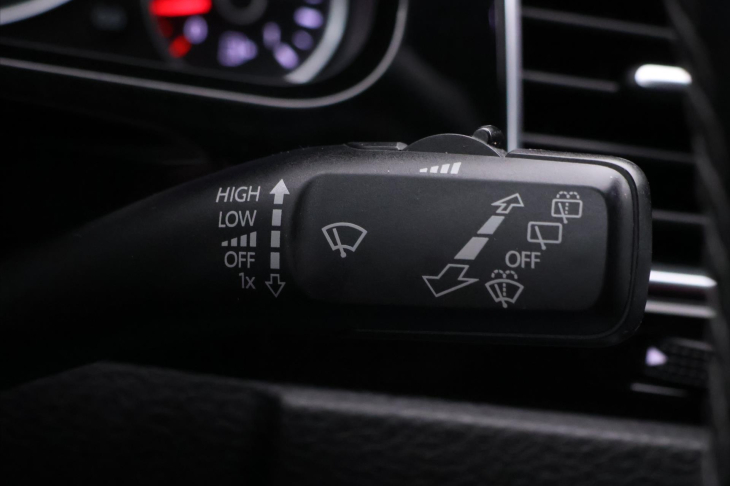 Volkswagen Touareg 3,0 TDI V6 DSG R-LINE CZ 4M