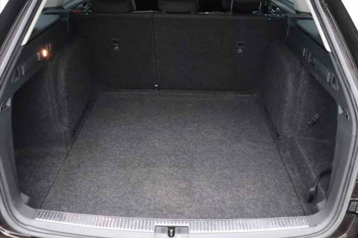 Škoda Superb 1,6 TDI 88kW Aut.klima Tažné