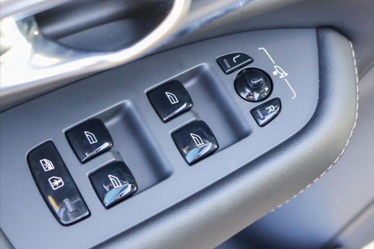 Volvo XC90 2,0 B5 AWD Ultimate Dark 7-Míst