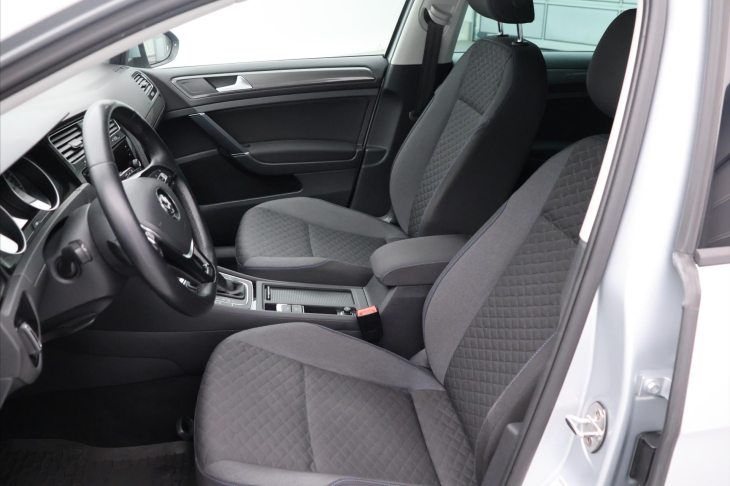 Volkswagen Golf 2.0 TDI 110kW DSG LED Join Tažné