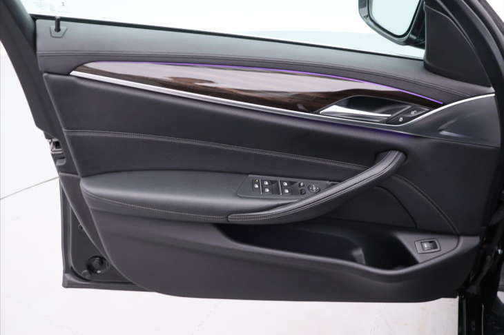 BMW Řada 5 2,0 520d Aut 140kW Luxury Line