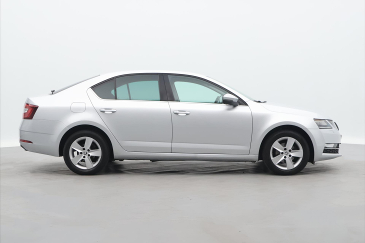 Škoda Octavia 1,6 TDI 85kW DSG CZ Style DPH