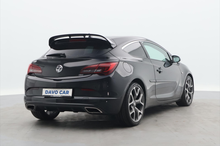 Opel Astra 2,0 T 206kW OPC Black Edit. CZ
