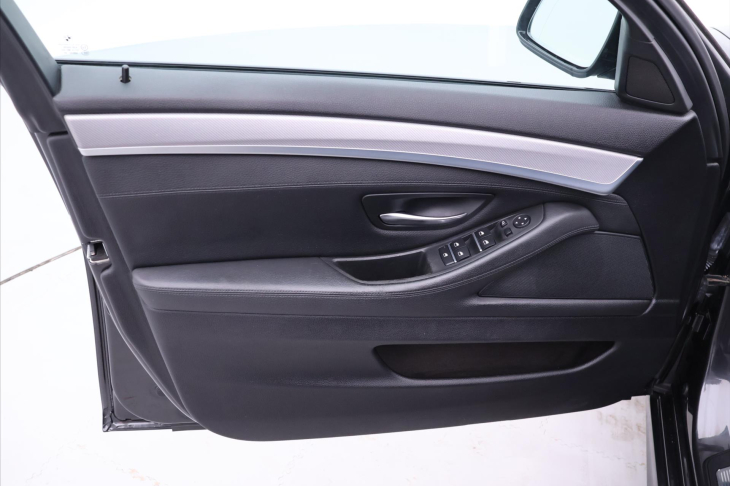 BMW Řada 5 2,0 520d 135kwPanorama Navi