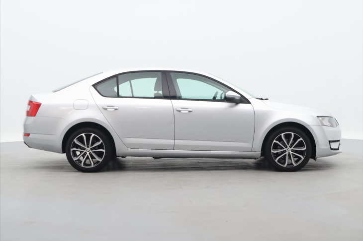 Škoda Octavia 1,6 TDI 77 kW Elegance Aut.klima