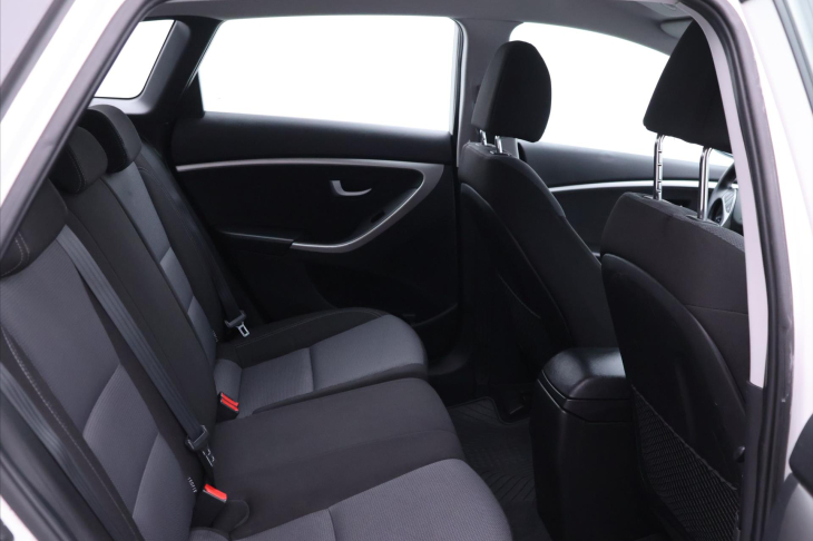 Hyundai i30 1,6 CRDi 81 kW Tažné Aut.klima