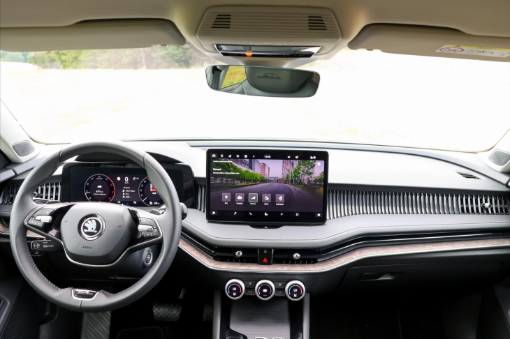 Škoda Superb 2,0 TDI DSG Laurin&Klement DPH